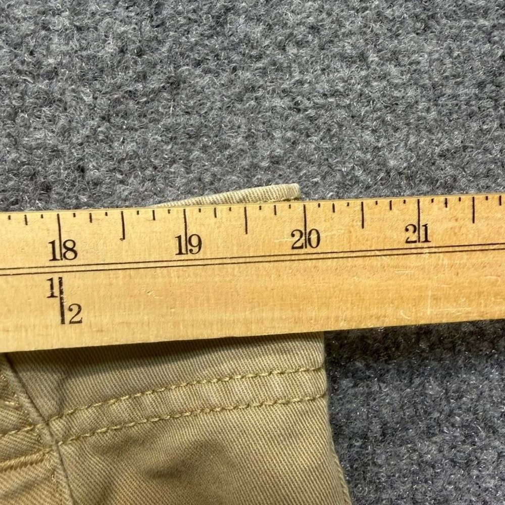 Y2K Levi's tan cargo shorts Size 40 men's - Picture 3 of 6